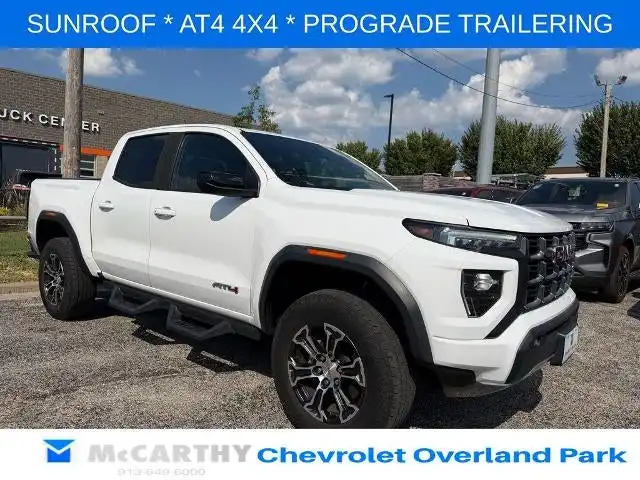 2023 GMC Canyon AT4 4WD Crew Cab Short Box's photo