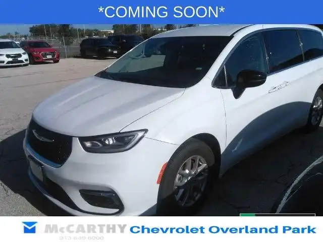 2024 Chrysler Pacifica Touring L's photo