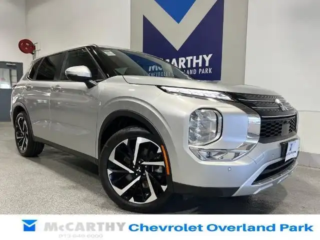 2023 Mitsubishi Outlander SE 2WD's photo