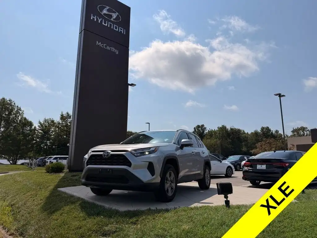 2025 Toyota RAV4 XLE AWD's photo