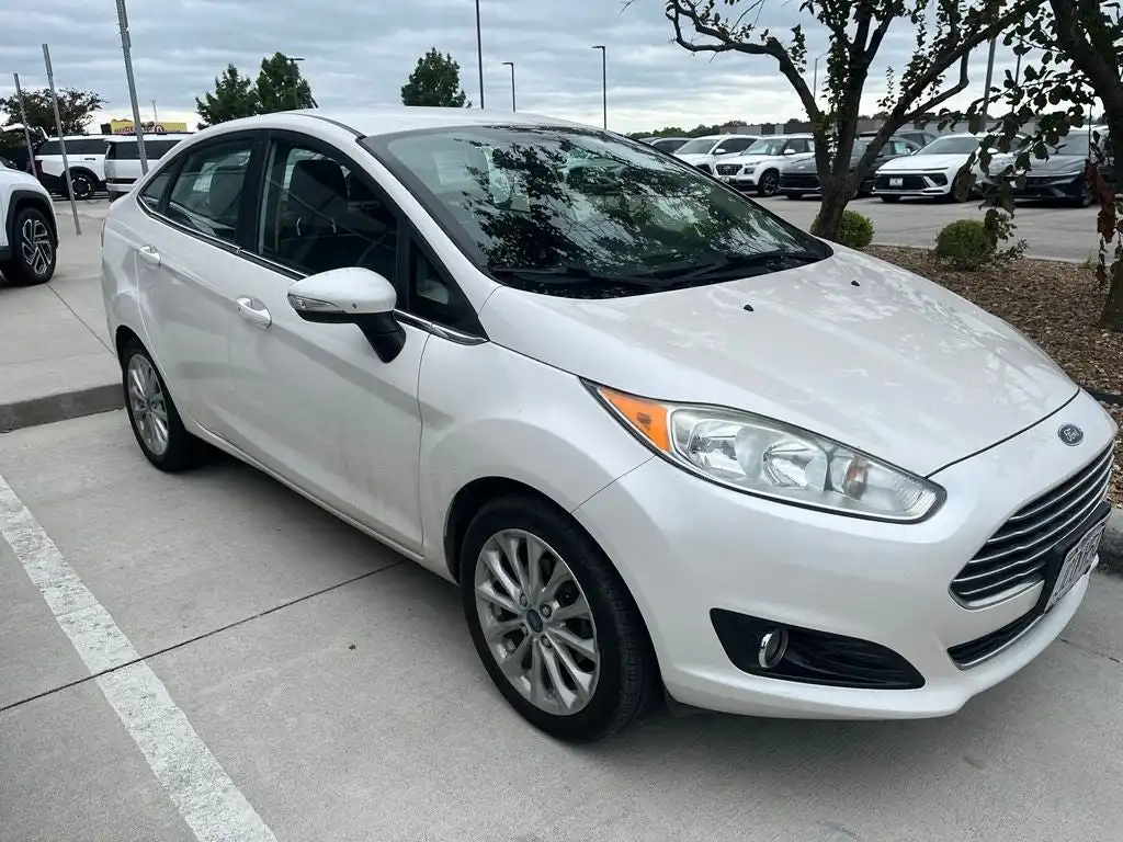 2017 Ford Fiesta Titanium Sedan's photo