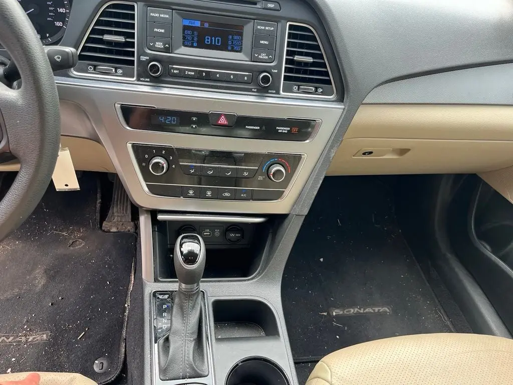 2015 Hyundai Sonata SE photo 3