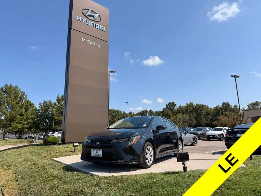 2025 Toyota Corolla LE CVT's photo