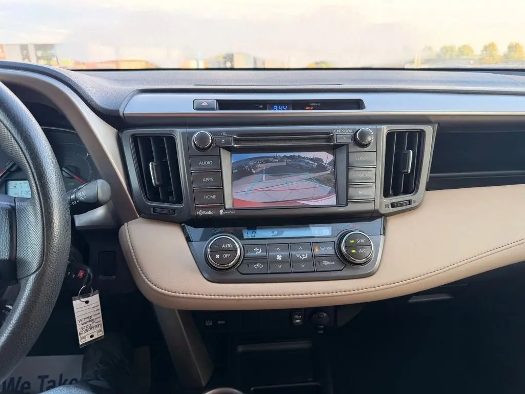 2015 Toyota RAV4 XLE photo 3