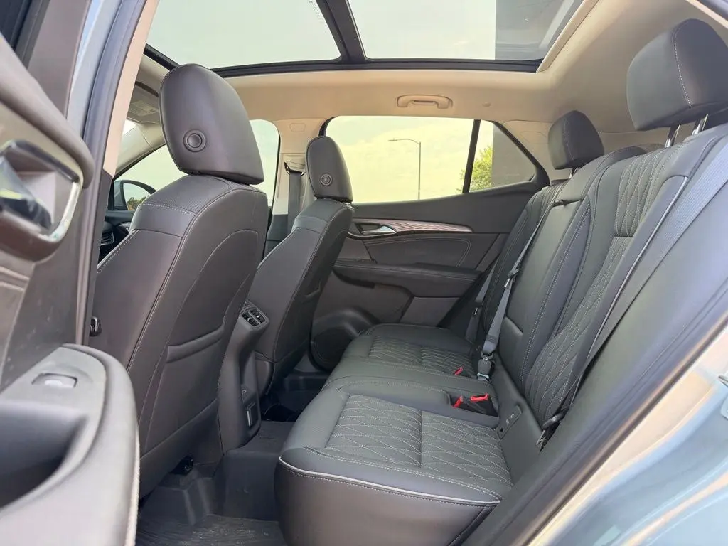 2023 Buick Envision Avenir AWD photo 5