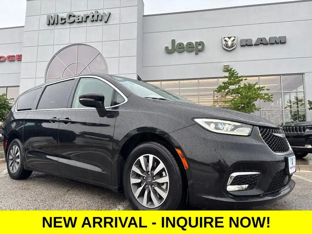 2023 Chrysler Pacifica Hybrid Touring L Hybrid's photo