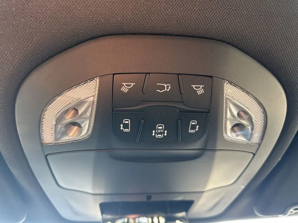 2026 Chrysler Pacifica Select photo 5