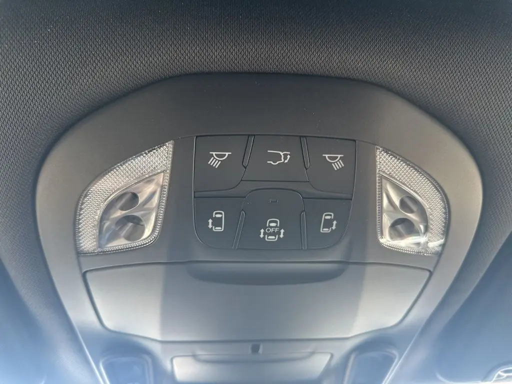 2026 Chrysler Pacifica Select photo 5