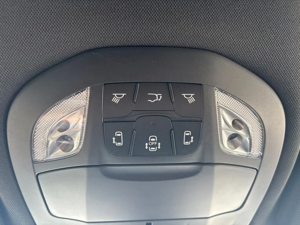 2027 Chrysler Pacifica Select photo 5