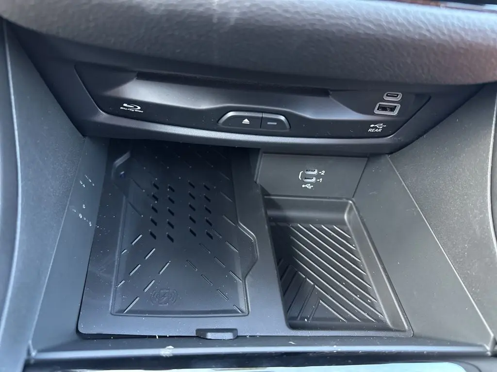 2026 Chrysler Pacifica Pinnacle photo 4