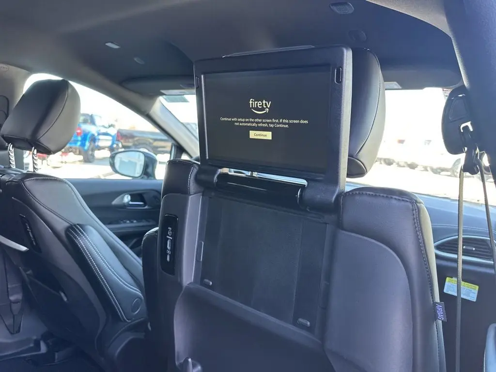 2026 Chrysler Pacifica Select AWD photo 4