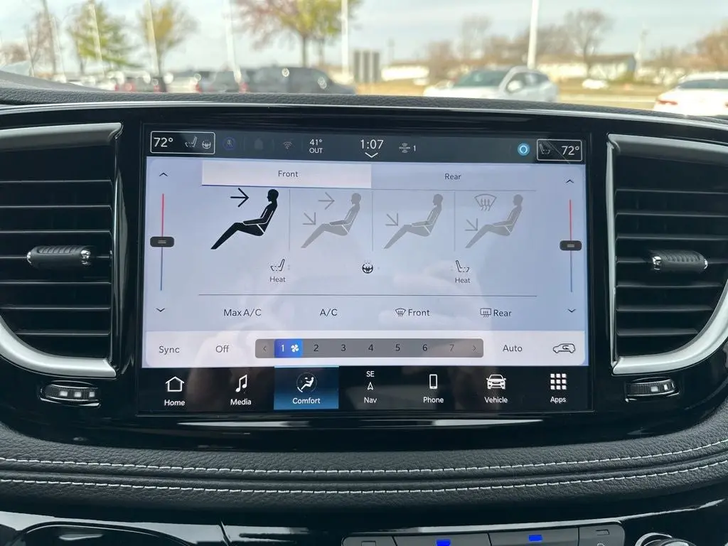 2026 Chrysler Pacifica Select AWD photo 5