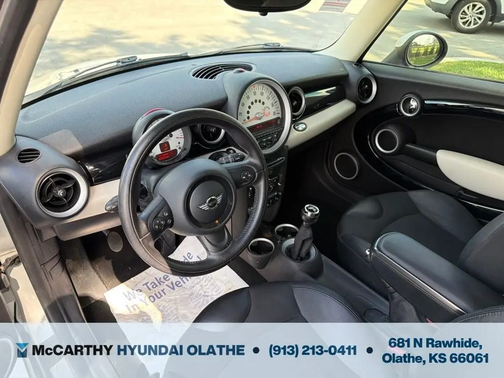 2013 MINI Cooper Base photo 3