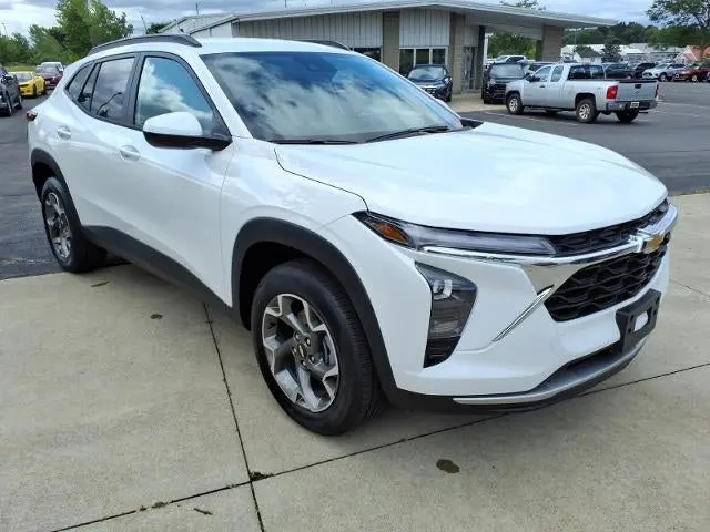 2026 Chevrolet Trax LT photo 3