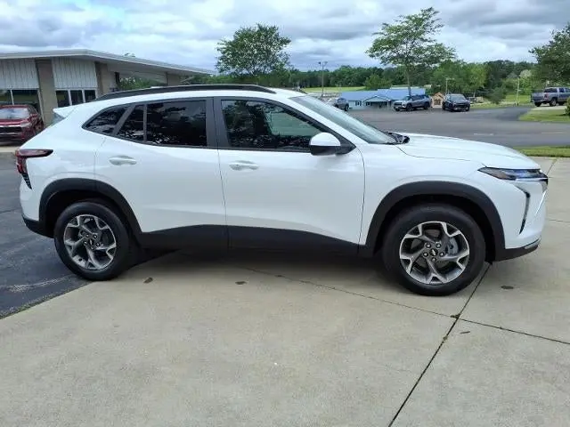 2026 Chevrolet Trax LT photo 4