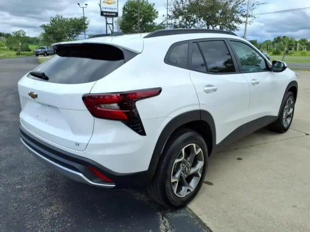 2026 Chevrolet Trax LT photo 5