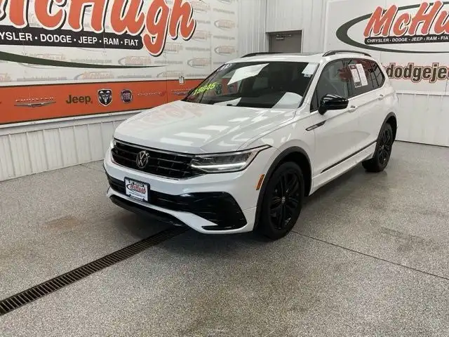 2022 Volkswagen Tiguan 2.0T SE R-Line Black's photo