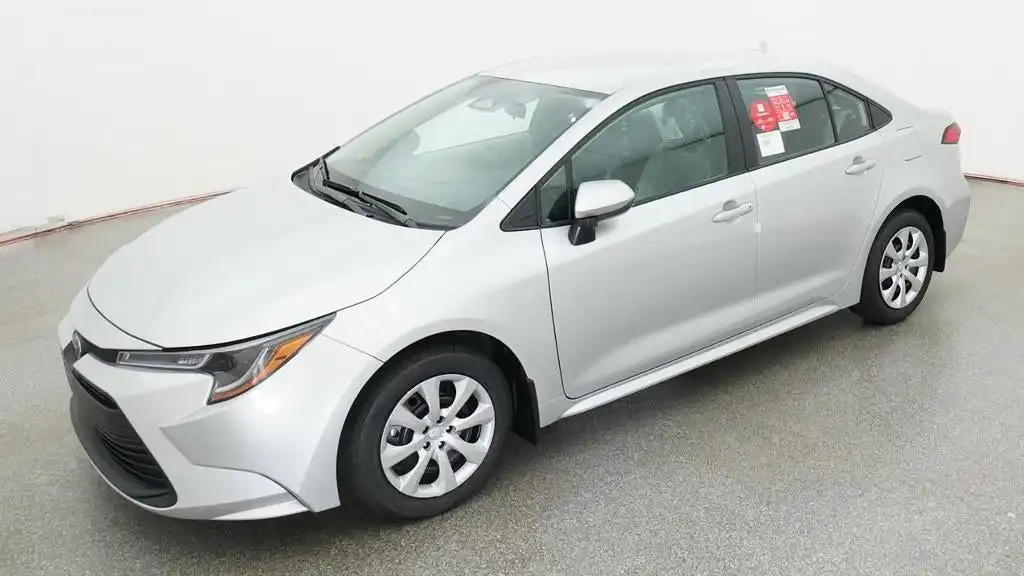 2027 Toyota Corolla LE's photo