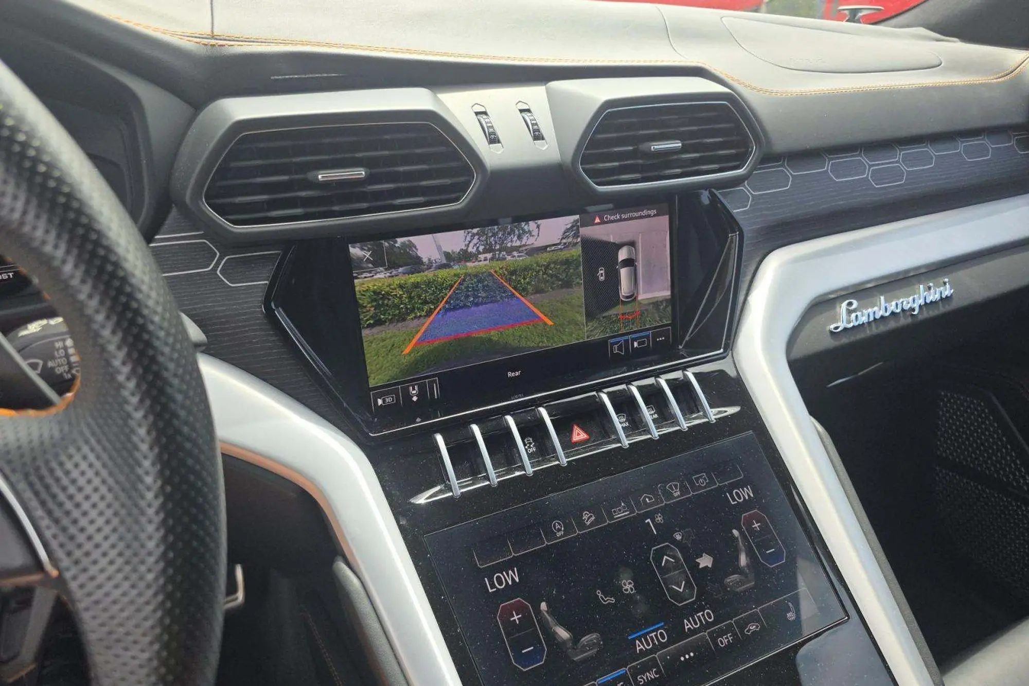 2020 Lamborghini Urus 4.0 V8 photo 3