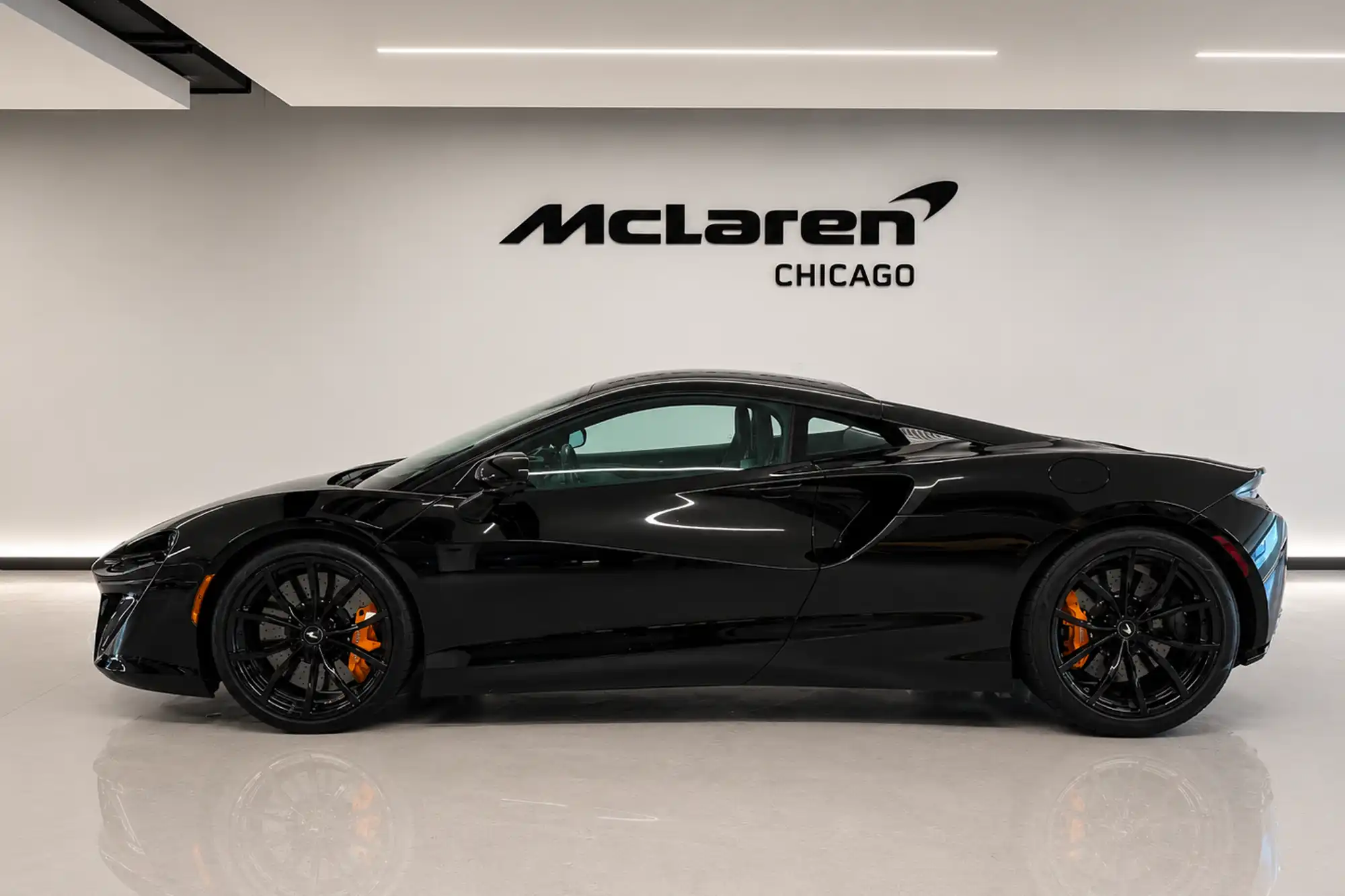 2023 McLaren Artura 3.0's photo