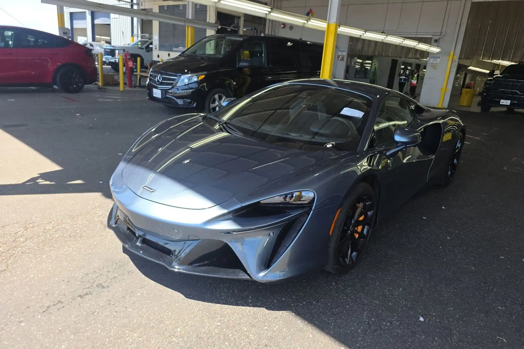 2024 McLaren Artura's photo