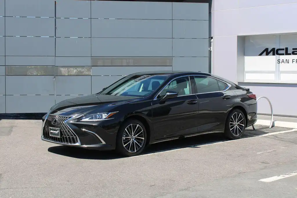 2025 Lexus ES 300h 300h's photo