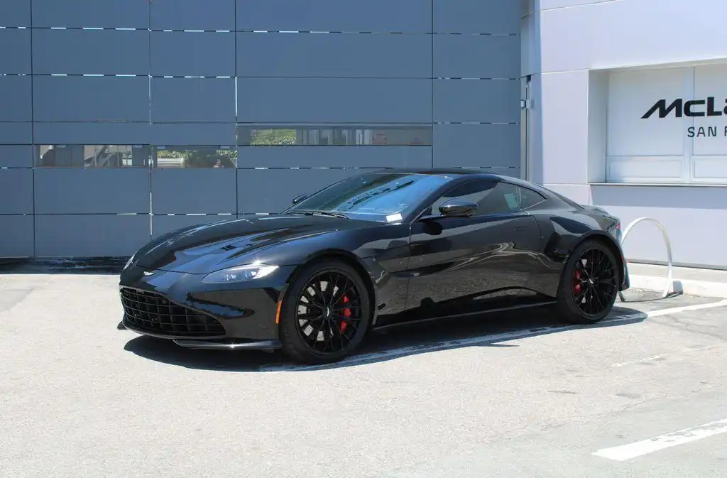 2022 Aston Martin Vantage F1's photo