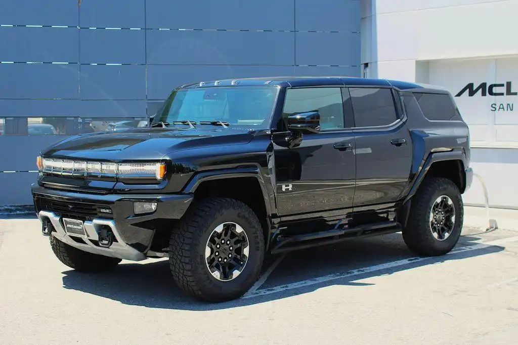 2024 GMC Hummer EV 2X SUV's photo