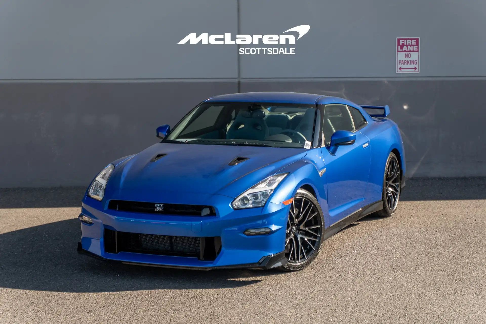 2024 Nissan GT-R Premium's photo