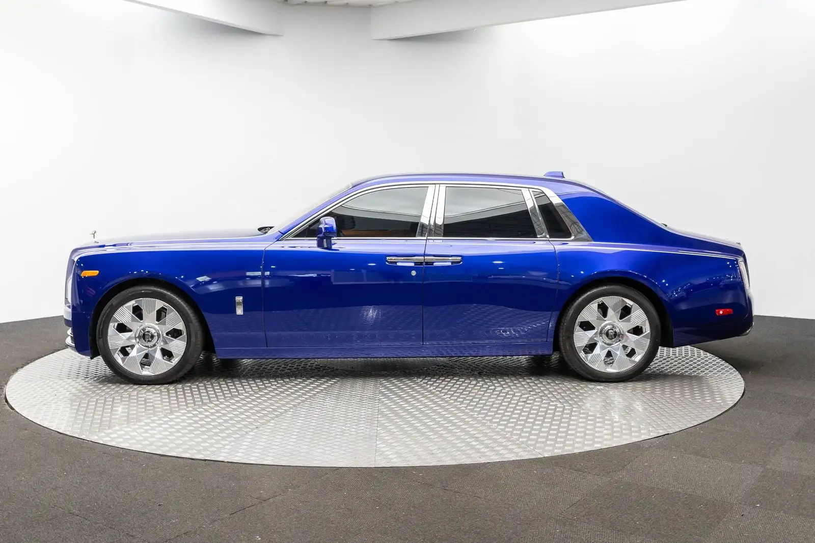 2023 Rolls-Royce Phantom Base's photo