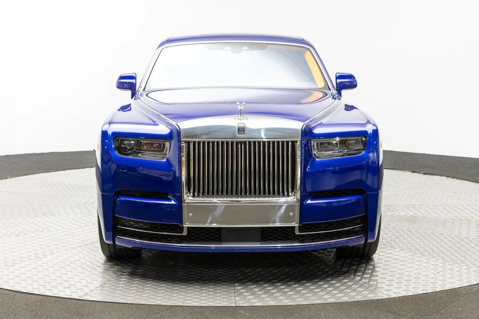 2023 Rolls-Royce Phantom Base photo 3