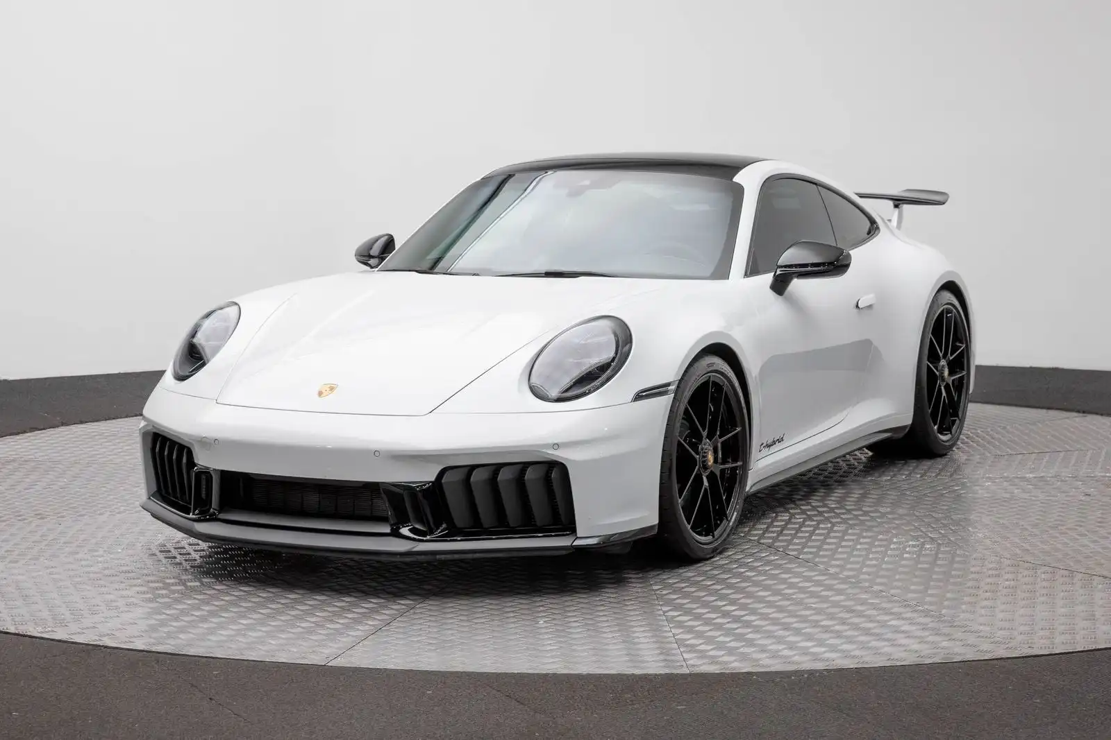 2025 Porsche 911 Carrera 4 GTS Coupe's photo