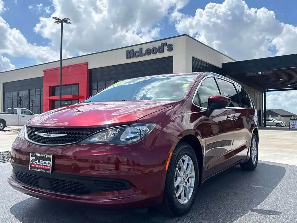 2023 Chrysler Voyager LX's photo