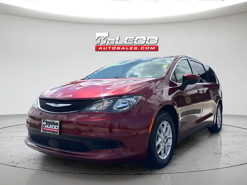 2023 Chrysler Voyager LX's photo