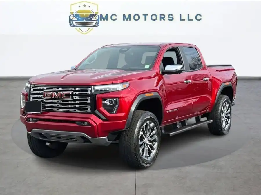 2023 GMC Canyon Denali 4WD Crew Cab Short Box's photo
