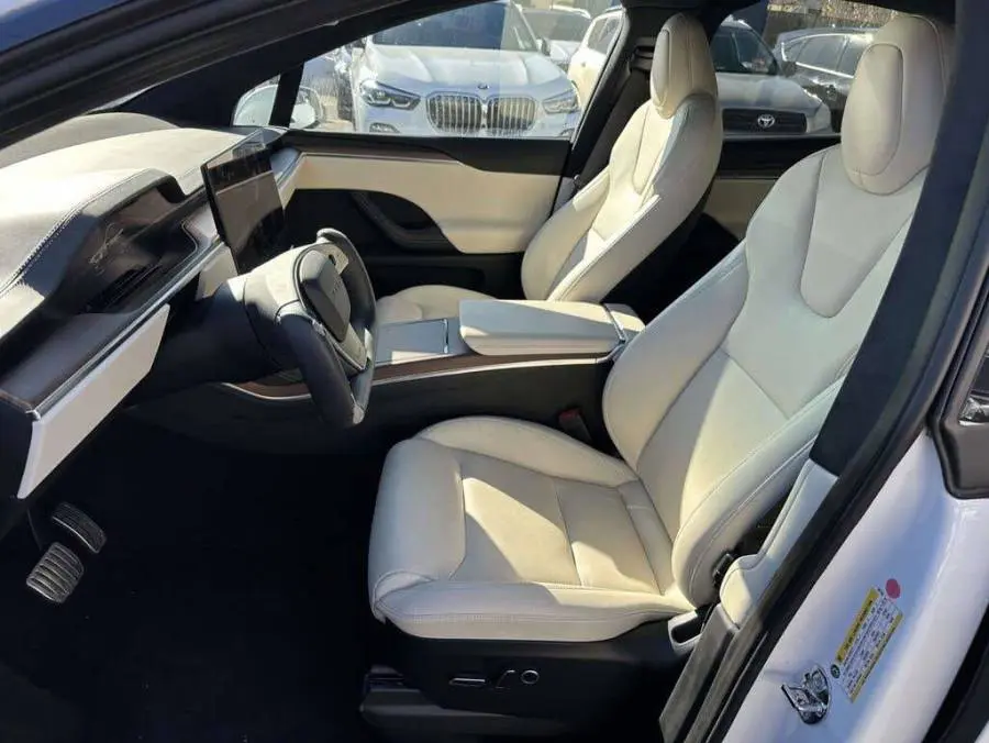2023 Tesla Model X Long Range photo 4