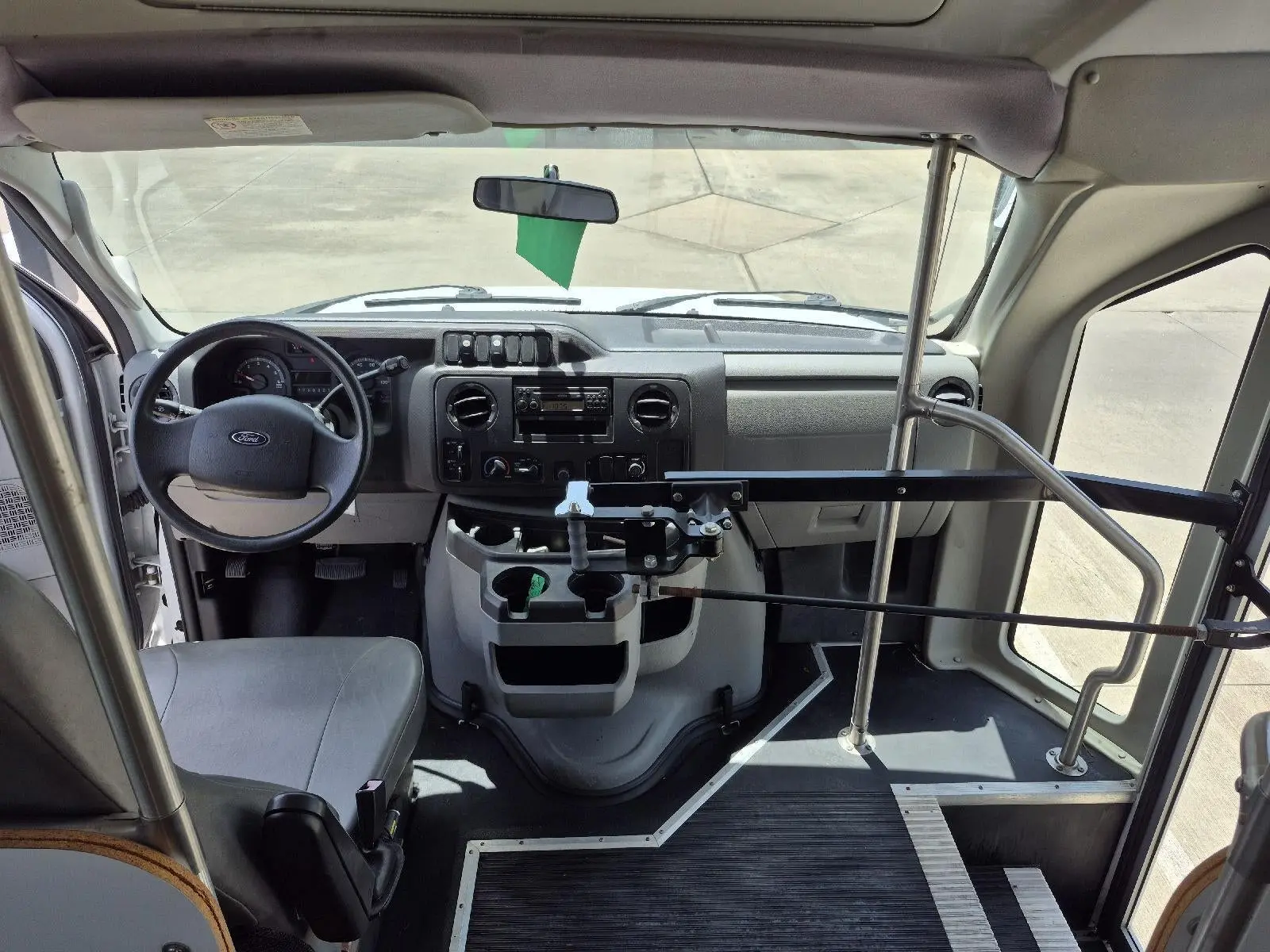 2011 Ford E-Series undefined photo 3