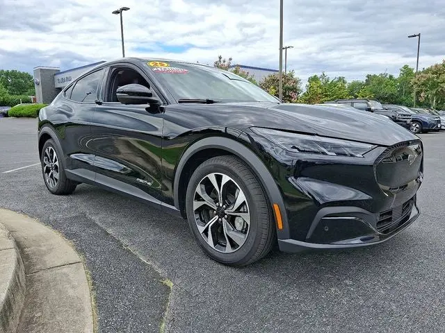 2025 Ford Mustang-Mach-e Select photo 3