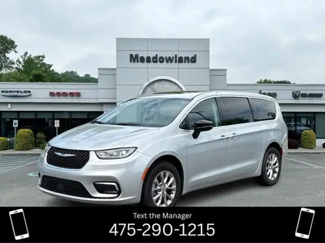 2024 Chrysler Pacifica Touring L AWD's photo