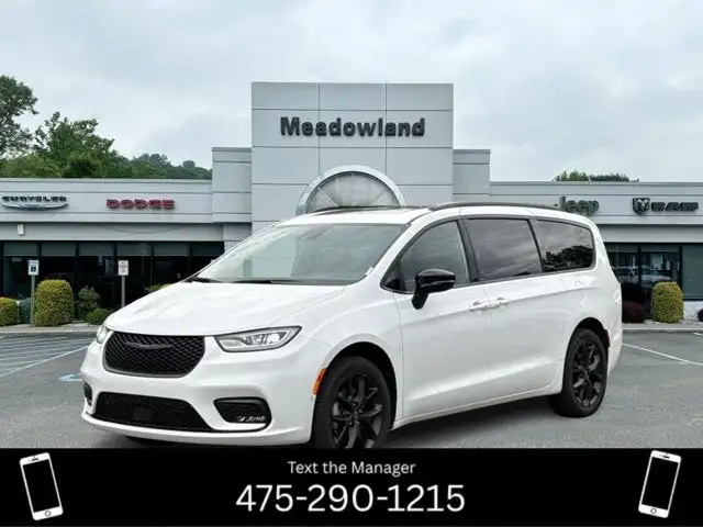 2026 Chrysler Pacifica Limited AWD's photo