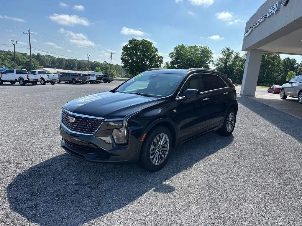 2025 Cadillac XT4 Premium Luxury photo 3