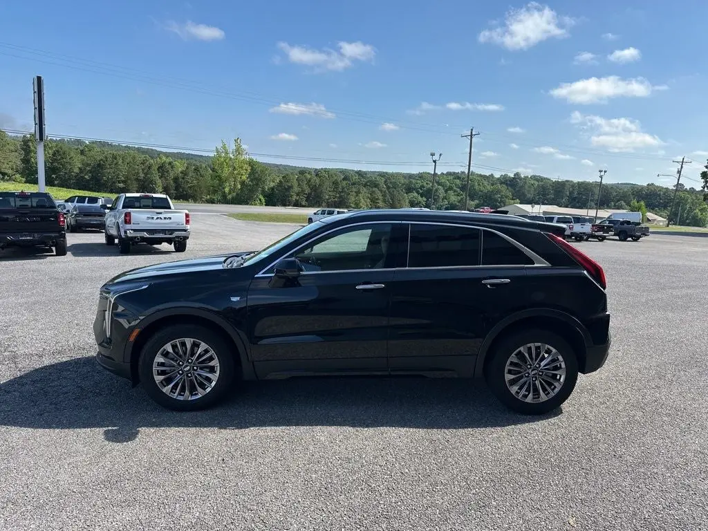 2025 Cadillac XT4 Premium Luxury photo 4