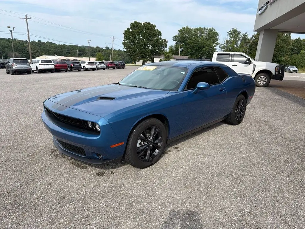 2023 Dodge Challenger SXT Auto AWD photo 3