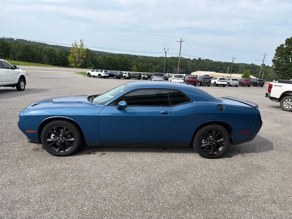 2023 Dodge Challenger SXT Auto AWD photo 4