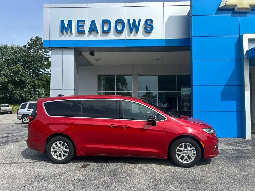 2025 Chrysler Pacifica Select photo 3