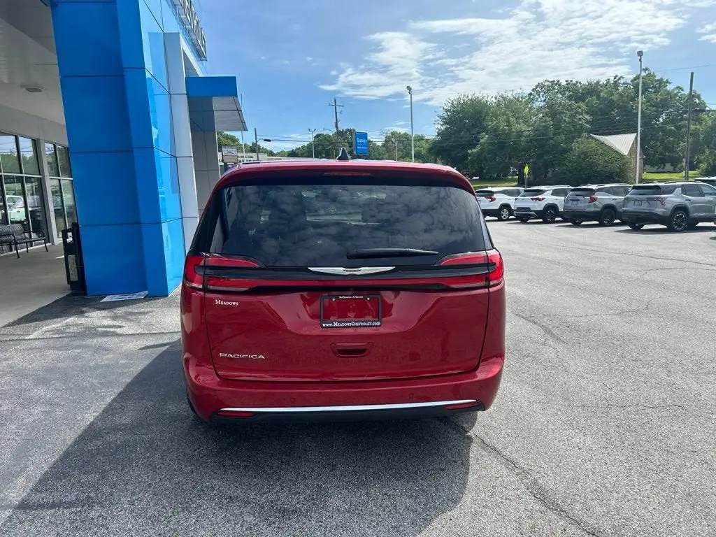 2025 Chrysler Pacifica Select photo 5