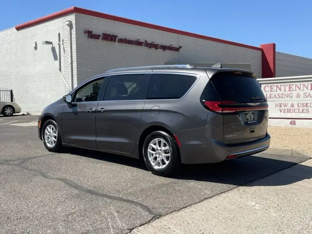 2021 Chrysler Pacifica Touring L photo 3