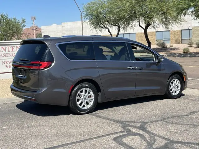 2021 Chrysler Pacifica Touring L photo 5