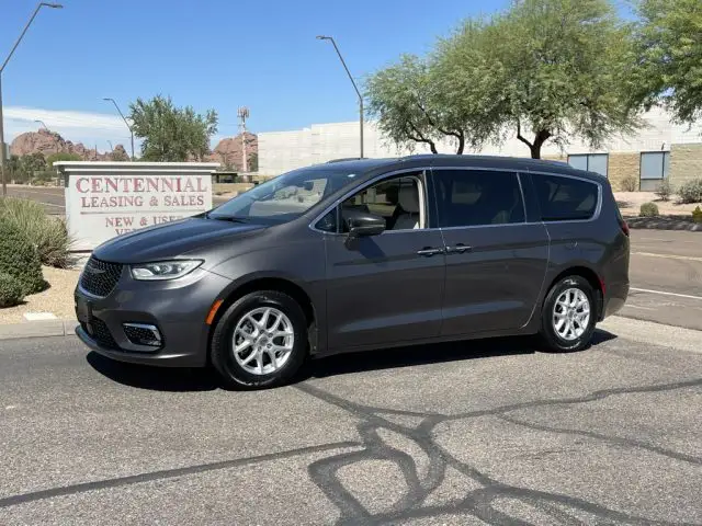2021 Chrysler Pacifica Touring L photo 1