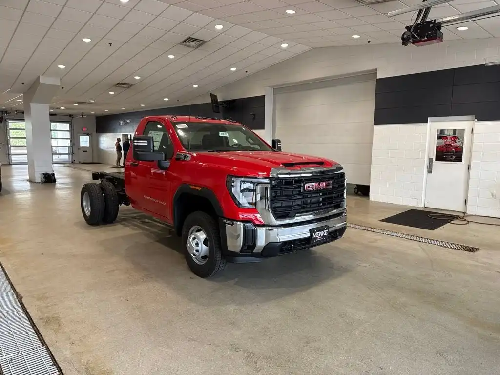 2026 GMC Sierra 4WD Regular Cab Chassis LWB Pro's photo